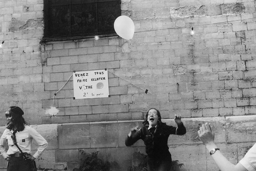 女童軍與氣球(1976-1980)。