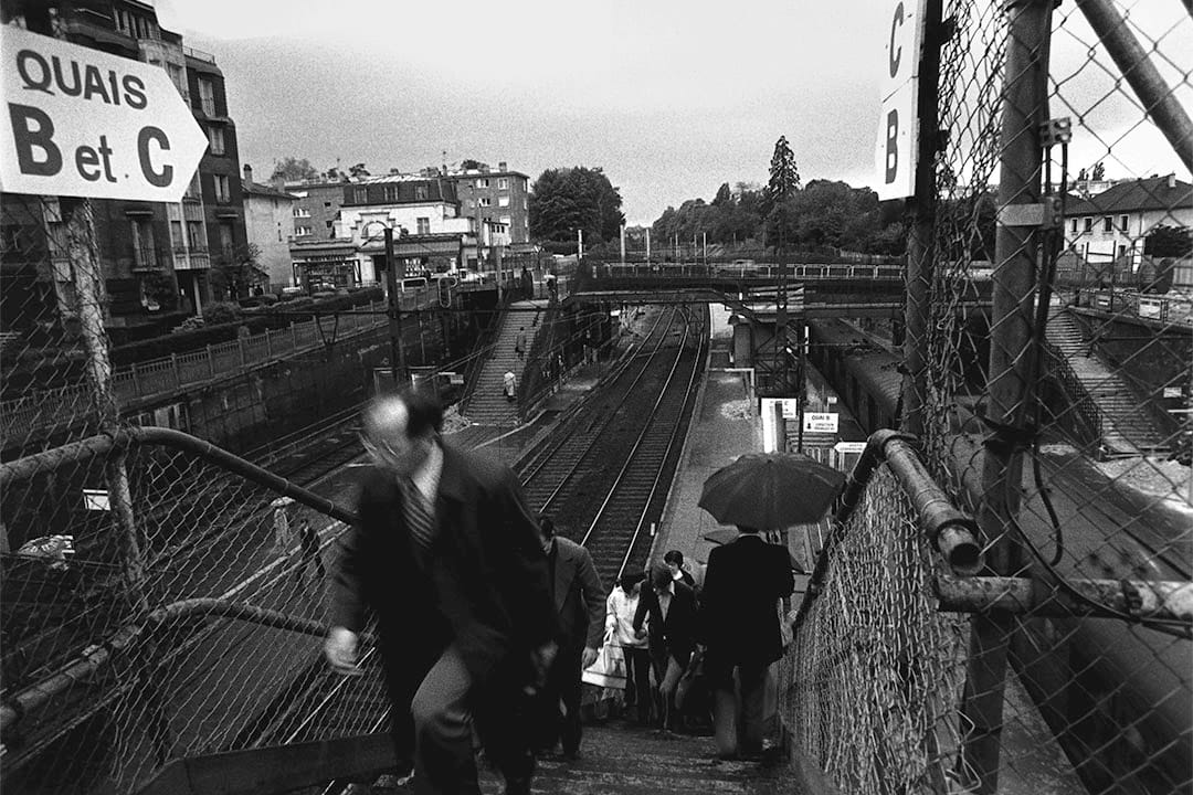 車站月台(1976-1980)。