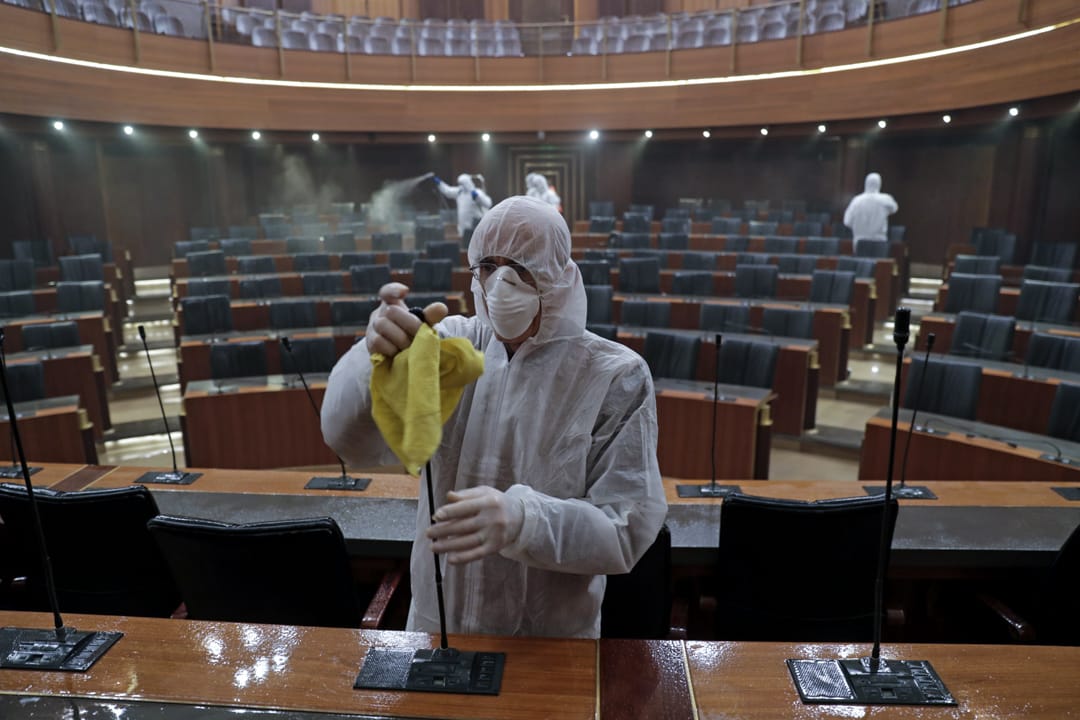 2020年3月10日，黎巴嫩國會會議廳正在進行消毒。