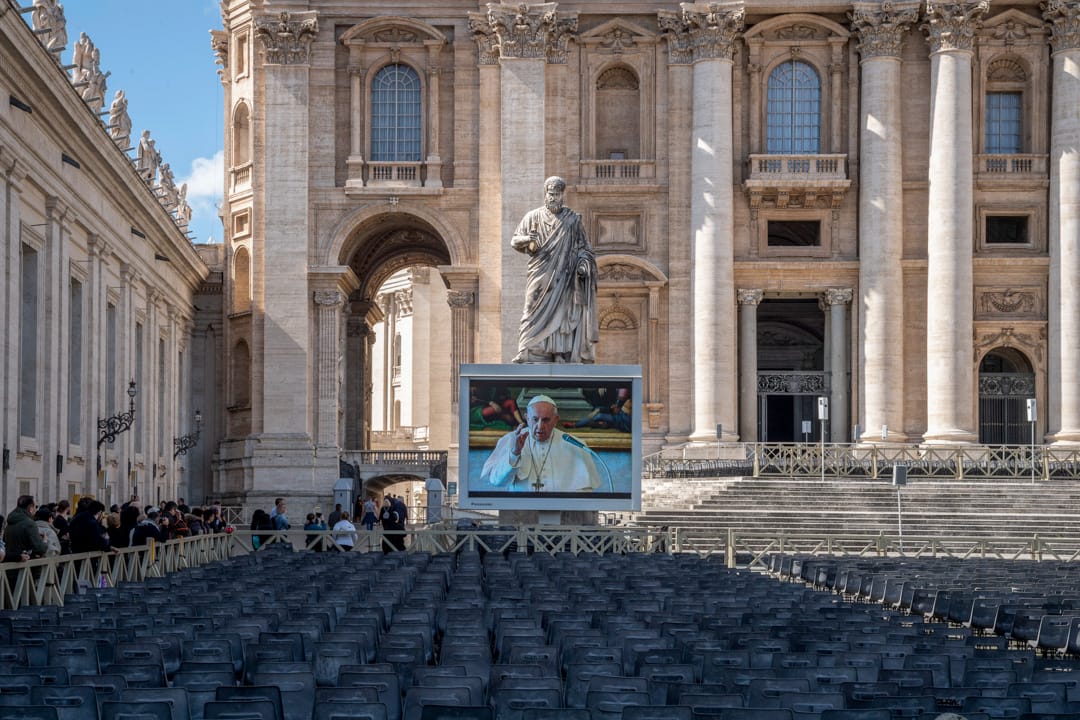 2020年3月8日，天主教教宗方濟各於梵蒂岡以視像直播的方式主持三鐘經的禱詞。