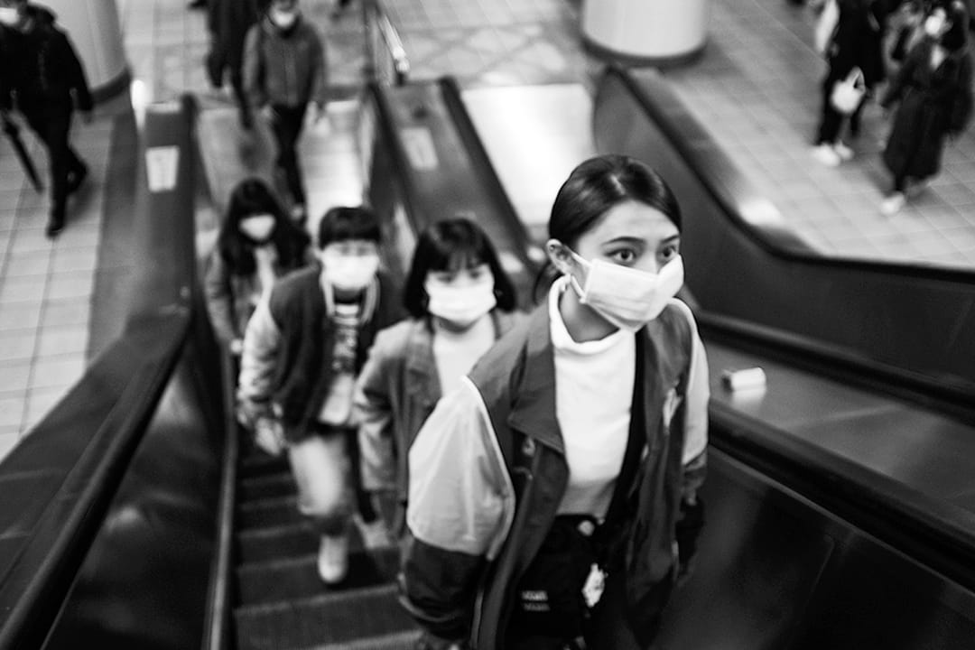 2020年2月7日，台北捷運內的乘客戴上口罩。