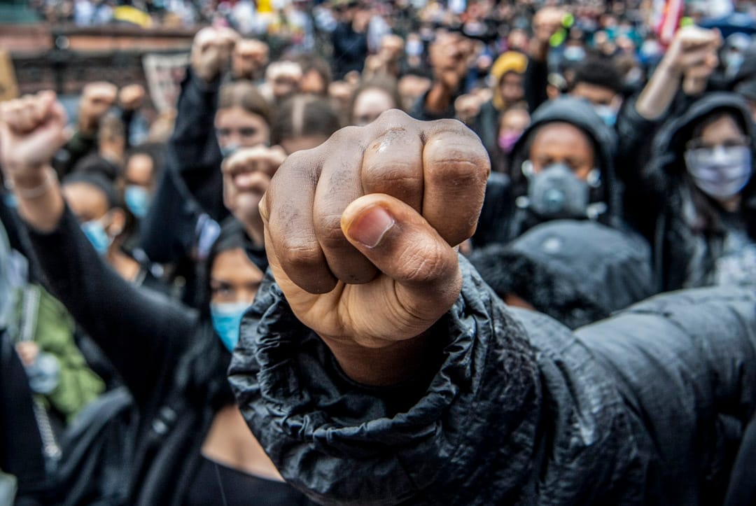 2020年6月5日,德国法兰克福的民众上街响应美国的示威者。