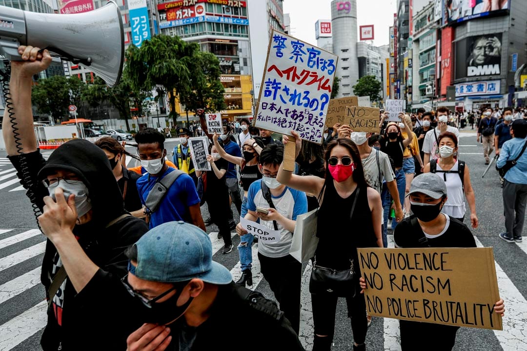 2020年6月6日,日本东京的民众上街声援美国示威。