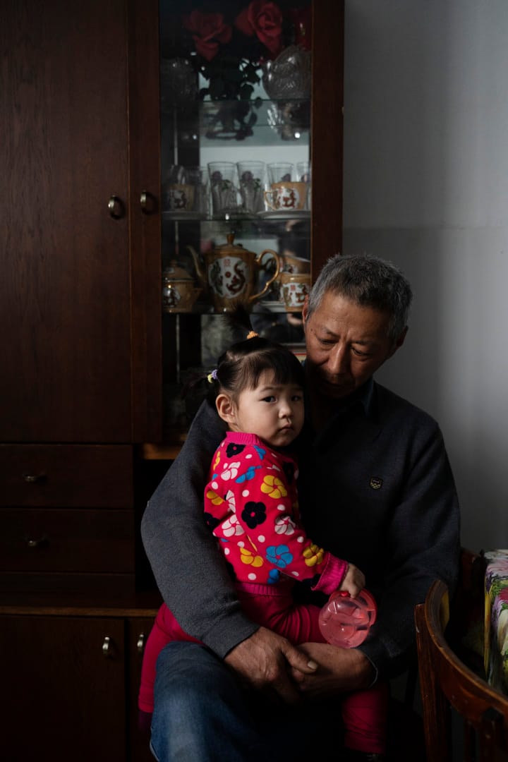 2020年1月13日，吉尔吉斯斯坦，米尔方， 一个东干孩子拍肖像。 近年来，父母和祖父母开始用东干语言教孩子，并与他们交谈，以期保持他们的文化语言的活力。