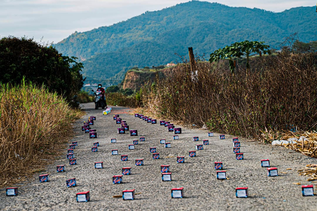 建醮,是漢人傳統宇宙觀的展現,除了鎮上熱鬧的活動,許多儀式仍會在郊外的山間水濱舉行。