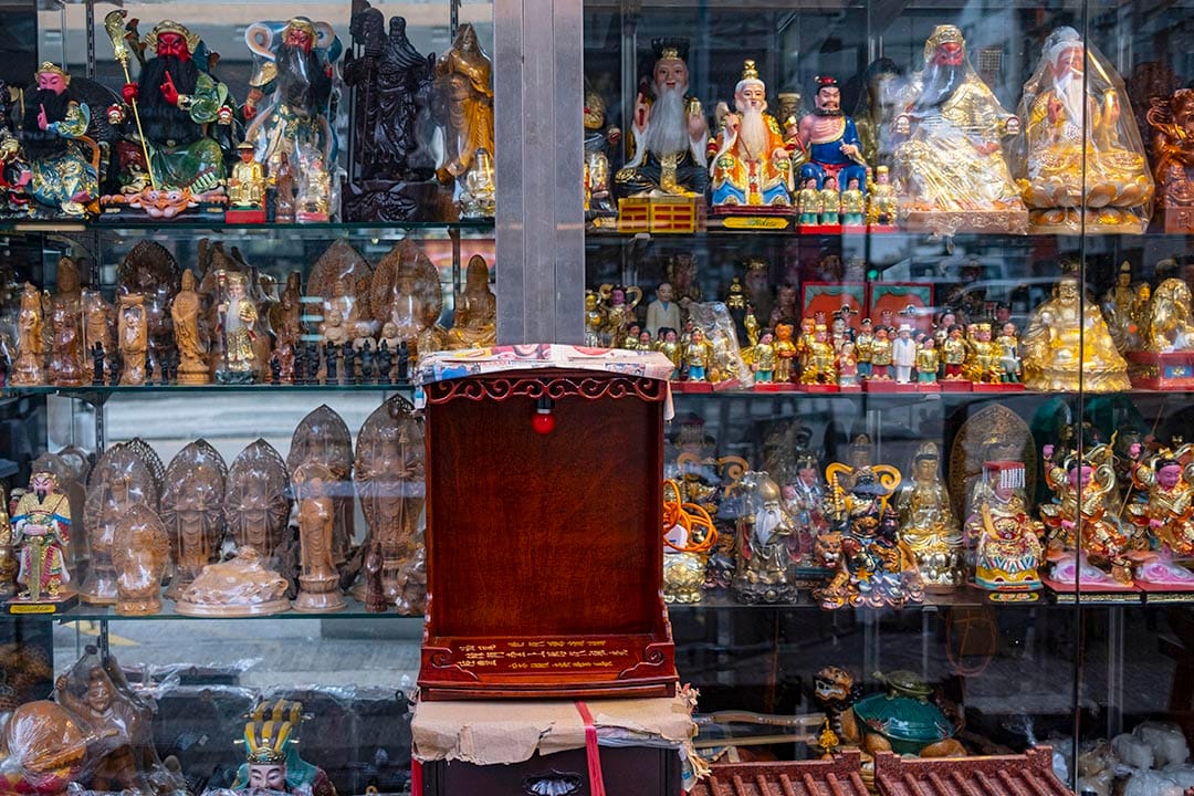 2021年1月20日油麻地，一间出售祭祀用品的商店。