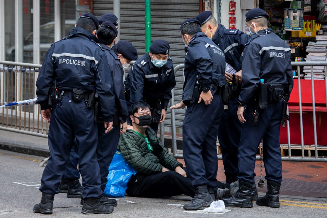 2021年1月23日，佐敦“受限区域”内，一位市民拒绝返回在封锁区上的住宅。