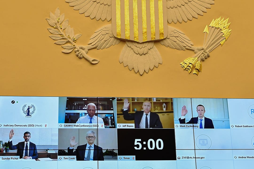 2020年7月29日華盛頓，Google、Apple、Amazon、Facebook 四間科技鉅子在美國反壟斷聽證會，四位執行長 Sundar Pichai、Tim Cook、Jeff Bezos 與 Mark Zuckerberg於作證前宣誓。