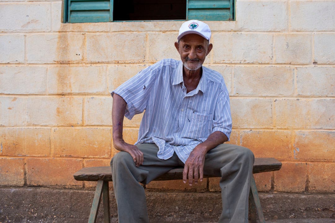 格雷泽罗人Hailton去过其他地区的矿区,看到那里不再适宜居住,也很担心未来的矿业会破环自己生活的“仙境”。