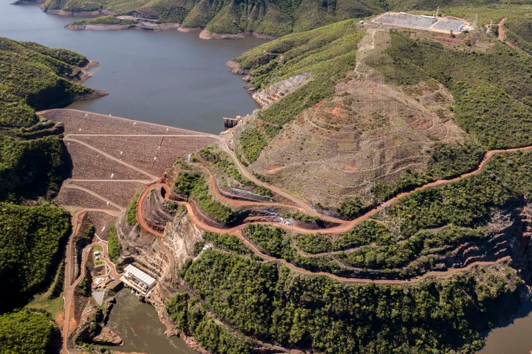 “8号矿”计划从伊拉贝(Irapé)水坝抽取大量水源,对于生活在附近且气候干旱的格雷泽罗社群看来,这是严重的威胁。