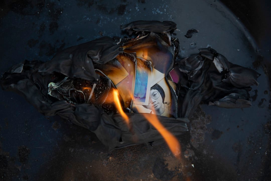 《一刻偶遇，因此失禁》。