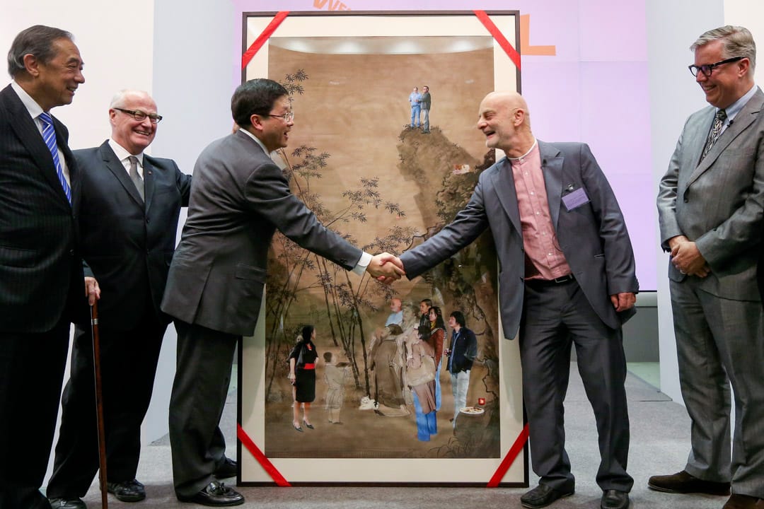 2012年6月12日，西九文化区管理局董事局通过向中国当代艺术收藏家希克收购 47 件艺术品，并接受由希克成立的基金所捐赠的 1,463 件作品。