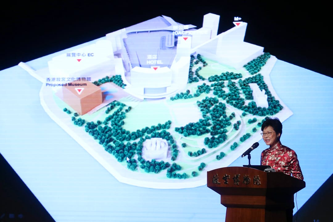 2016年12月23日，西九文化区管理局董事局主席林郑月娥在西九文化区香港故宫博物院发展新闻发布会上致辞。