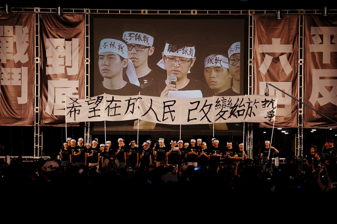 2014年6月4日，六四事件25週年，維園燭光晚會出席人數創了歷年的新高，大會宣布出席人數為18萬人。學生領袖在台上舉起「希望在於人民，改變始於抗爭」，同年人大就香港政改的831決定，觸發持續三個月的雨傘運動。