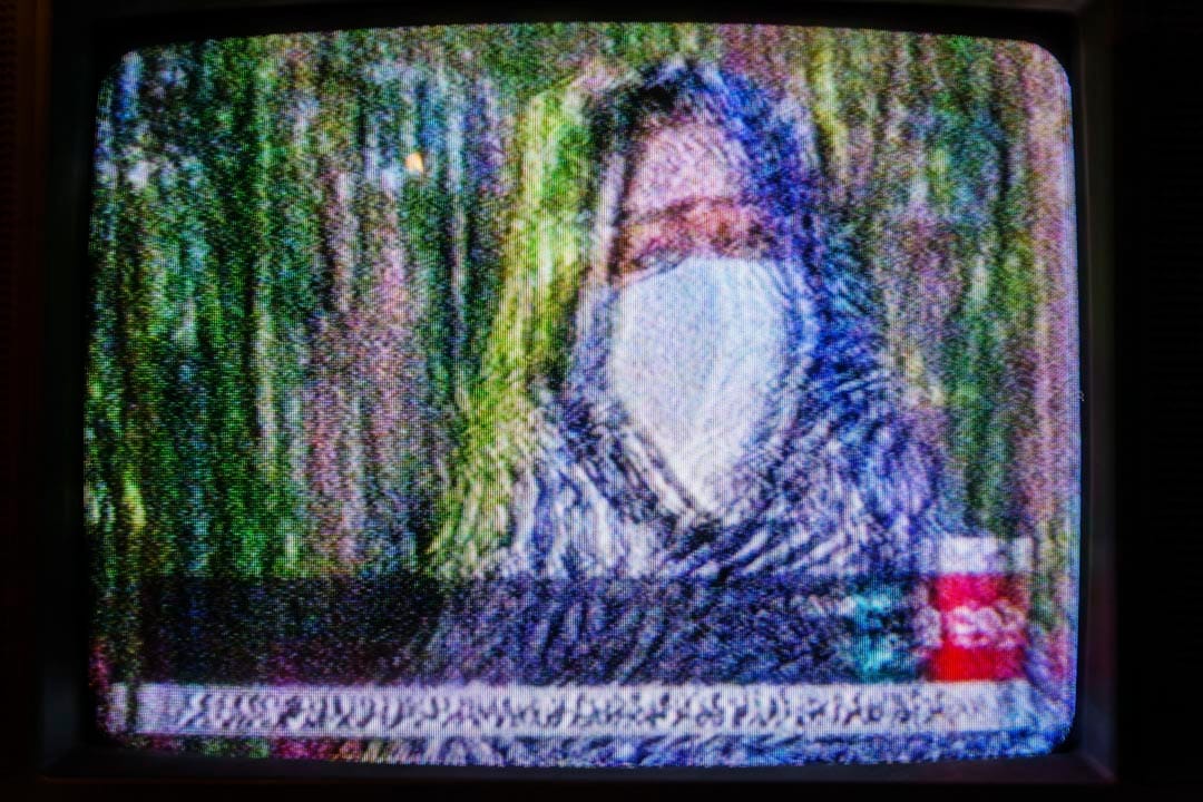 2021年9月2日,阿富汗首都喀布尔,电视新闻报导当天在市内发生的女权示威活动。