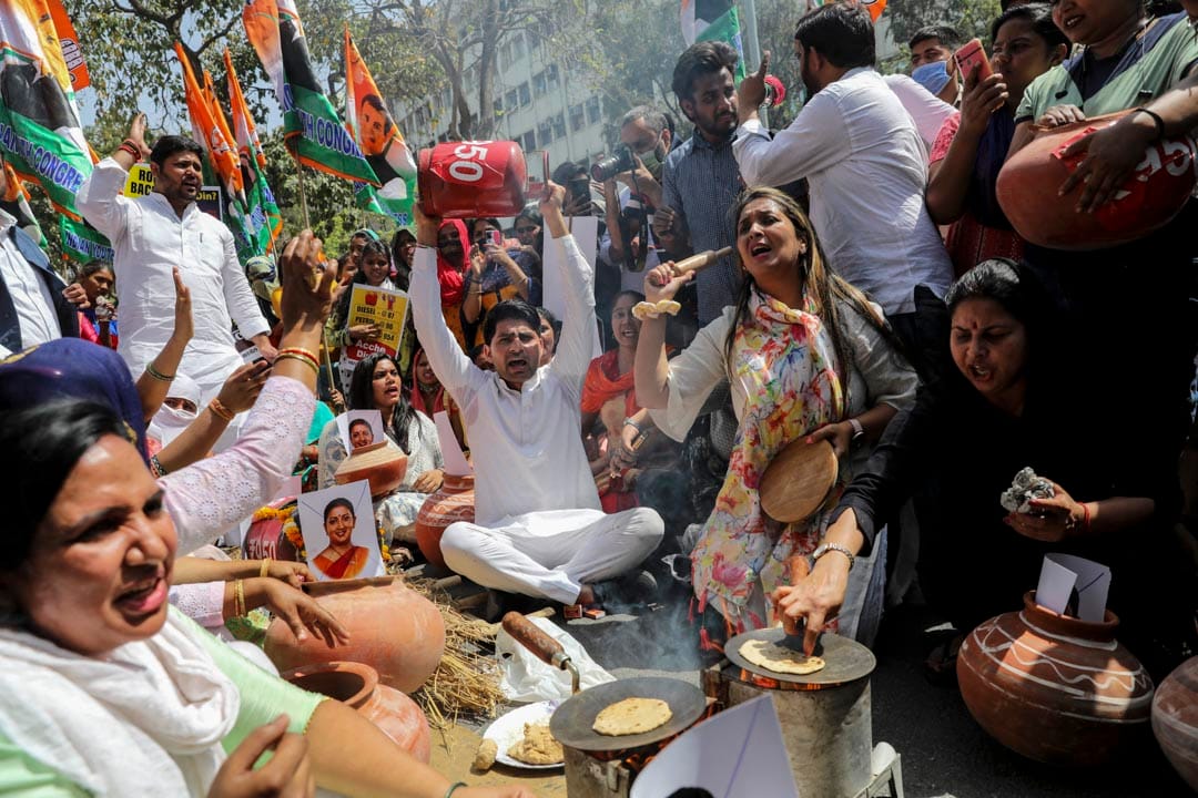 2022年3月29日，印度首都新德里，印度最大反對黨「國民大會黨」的支持者抗議國內嚴重通脹。