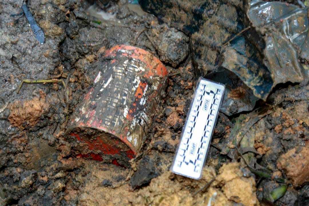 2022年3月23日，救援人員在廣西梧州市滕縣墜機現場發現一個黑盒子，初步確定為東方航空公司MU5735客機的飛行記錄器。圖：VCG via Getty Images