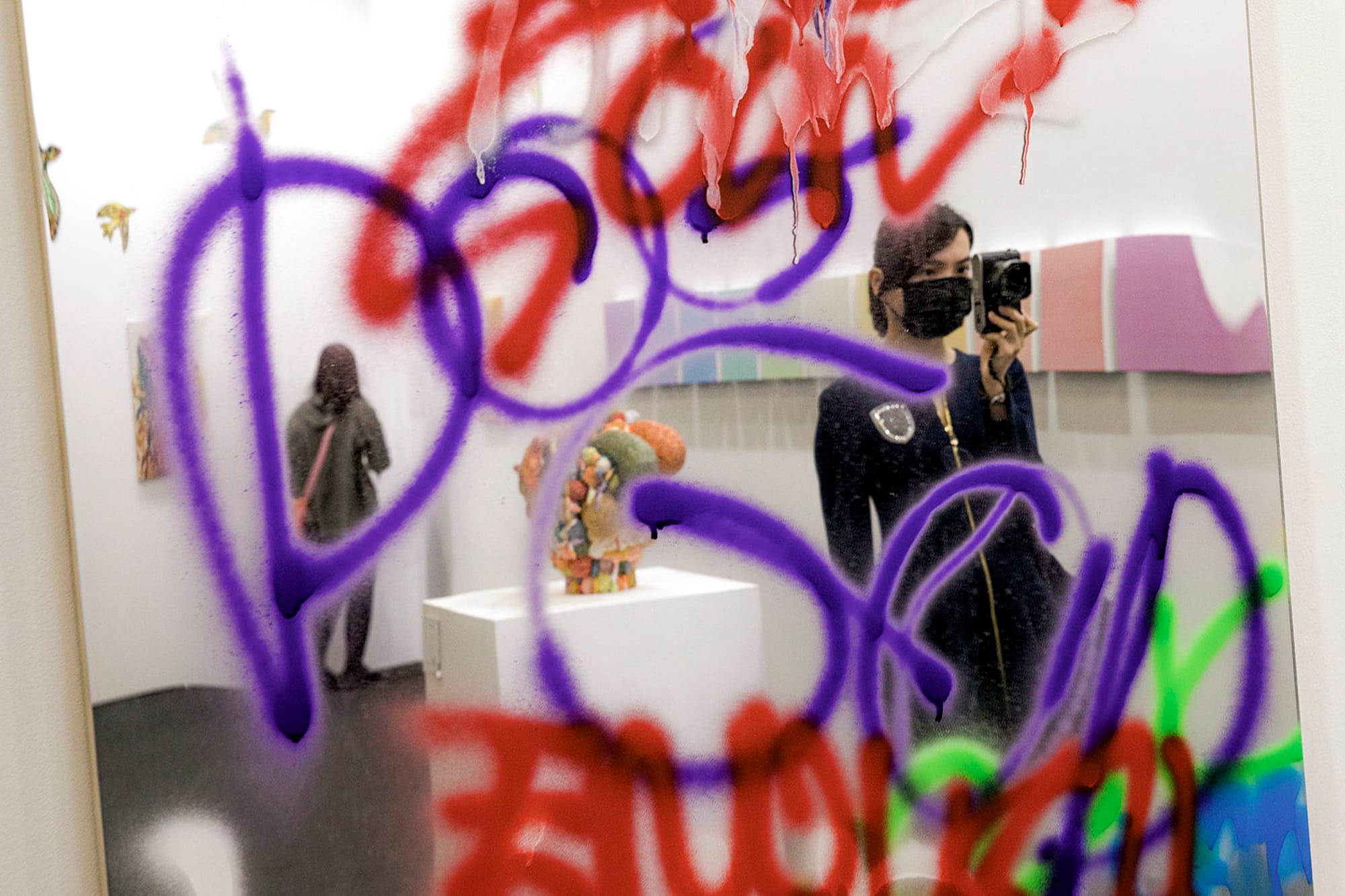 2022年5月20日，台北當代藝術博覽會，市民與藝術品拍照。