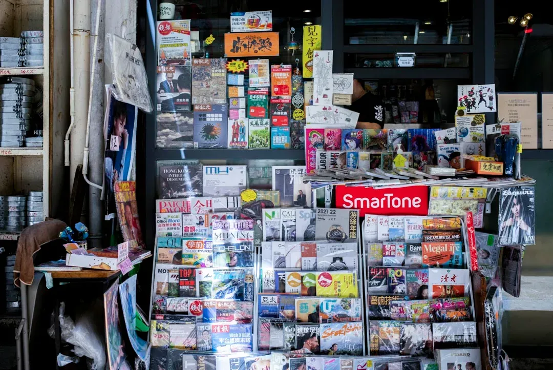 在湾仔经营报档35年的陈小姐。