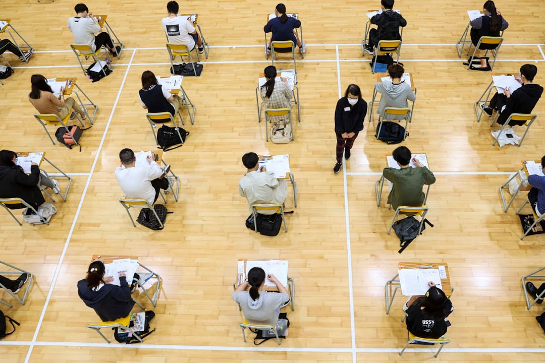 2022年4月22日，香港中學文憑試(DSE)開考。