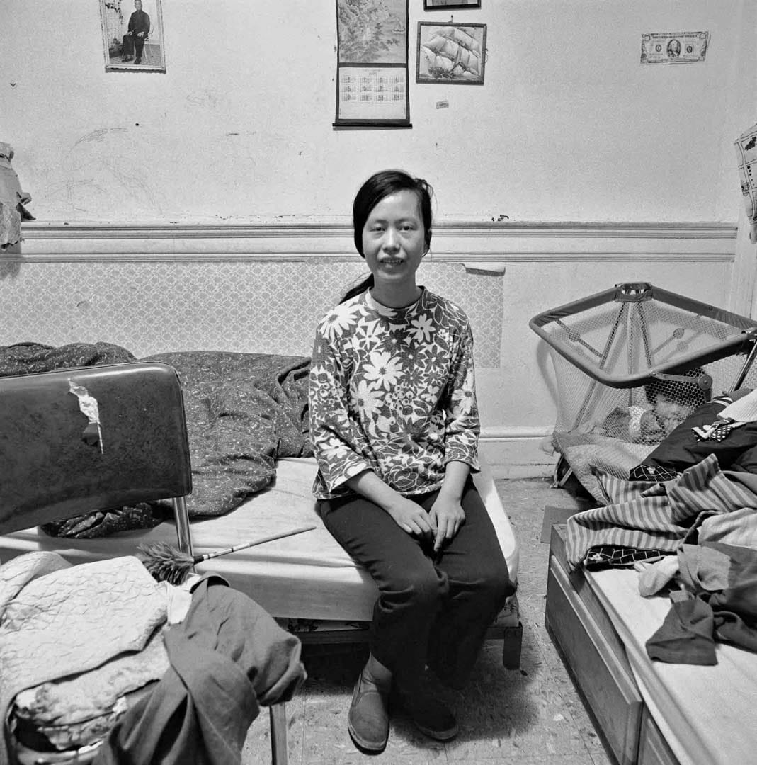 1976年,三藩市,一位患有智力障碍的母亲(广东籍移民)和她的女儿。