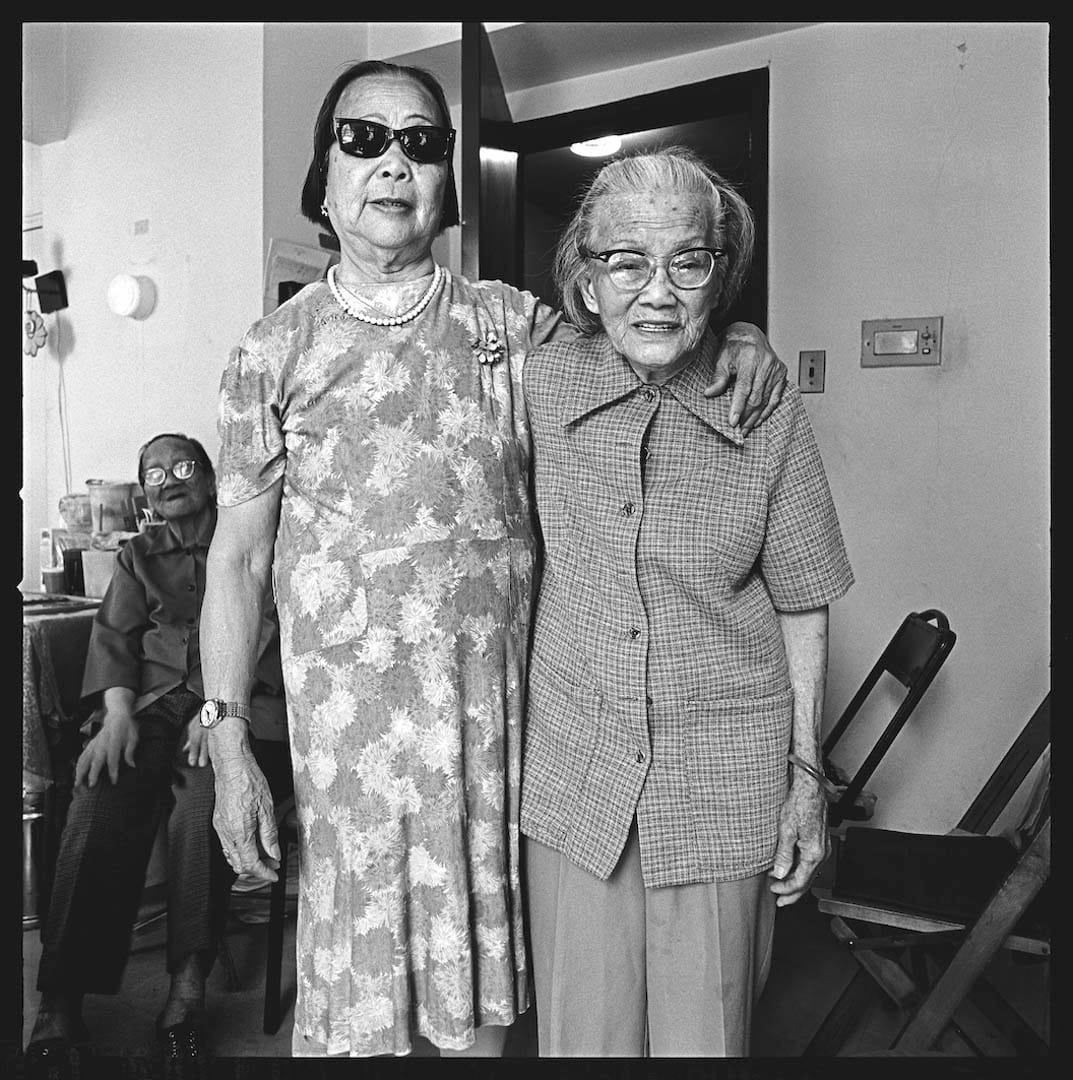 1978年,纽约,寡妇好友聚会。