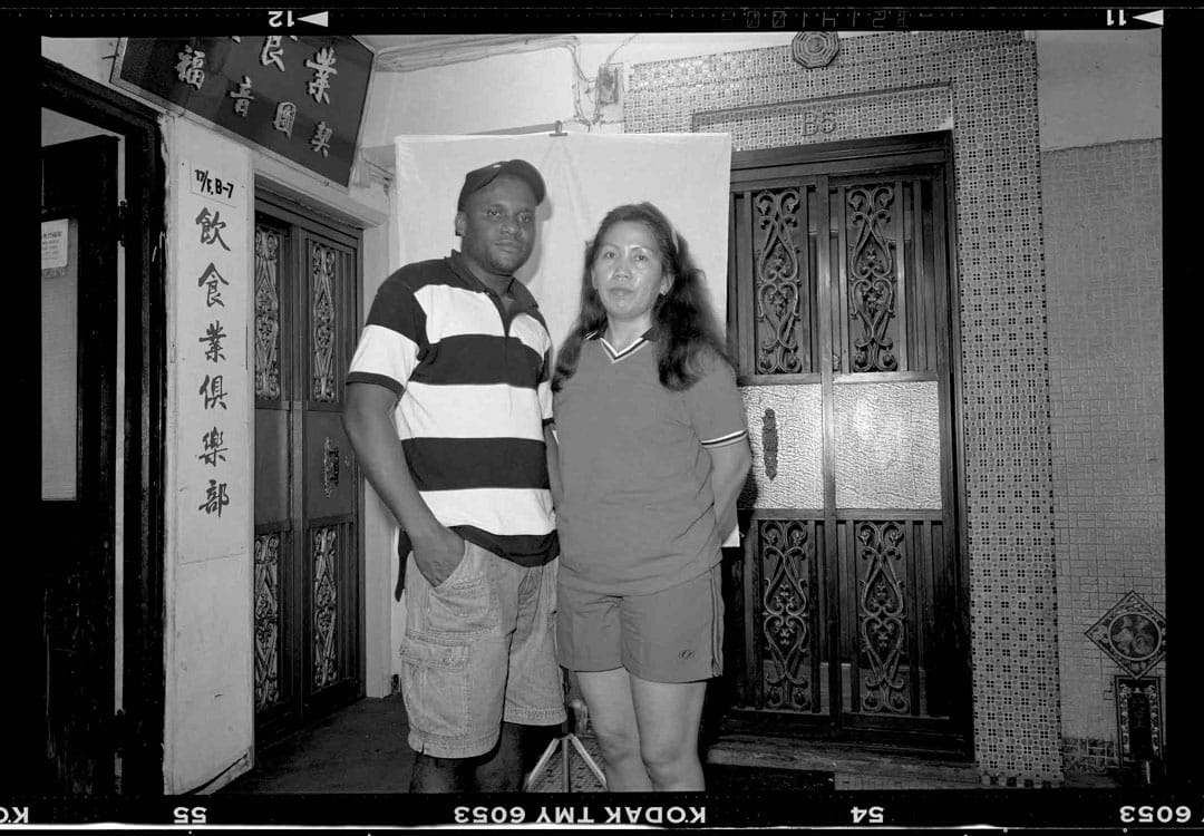 1997年,尼日利亚和菲律宾的工人。