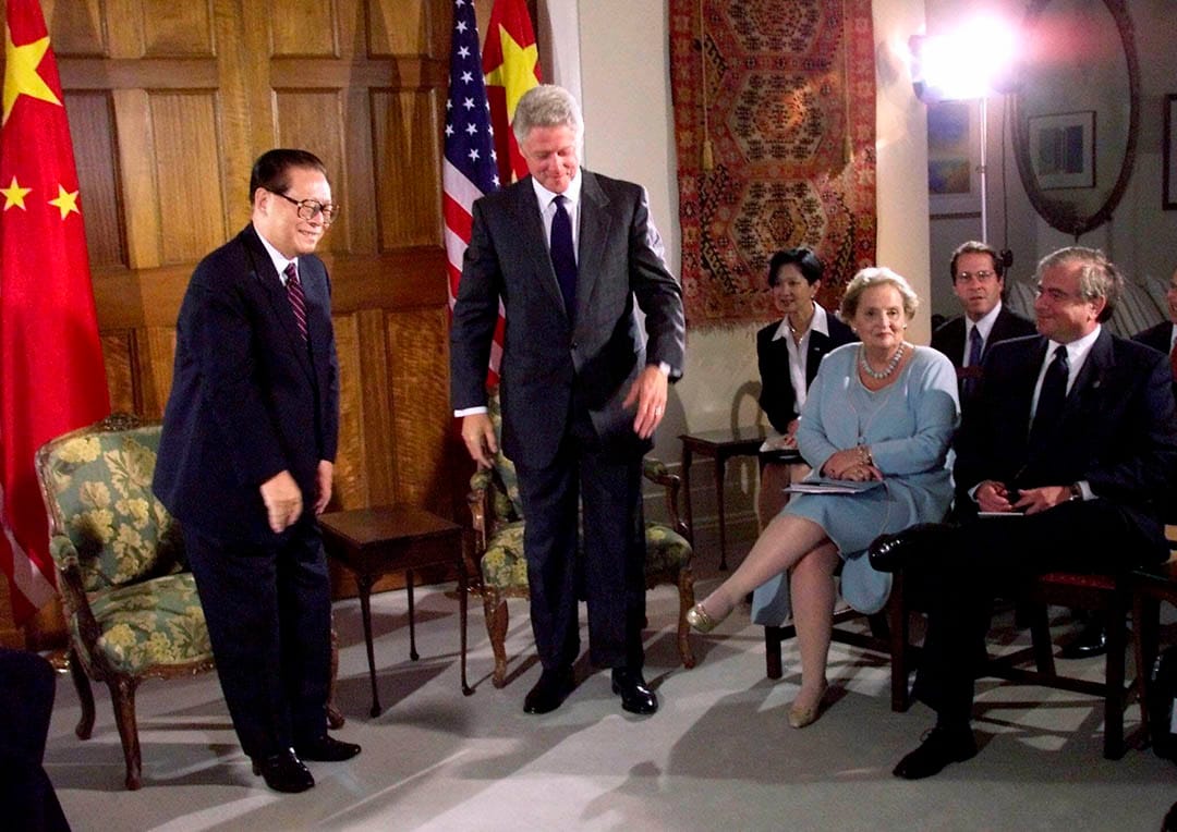 1999年9月11日,中國國家主席江澤民與美國總統克林頓在新西蘭奧克蘭的總督府舉行會談。