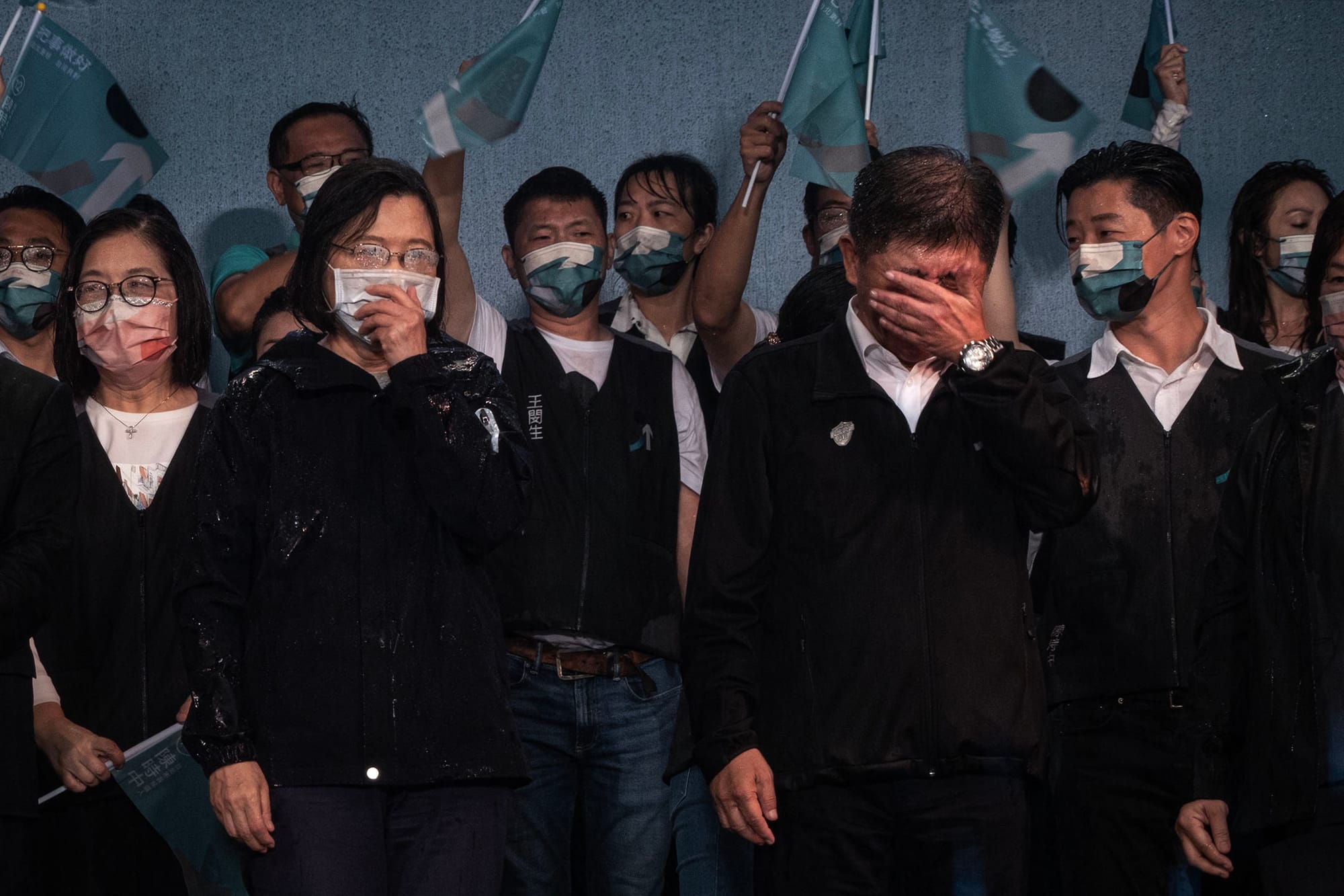 2022年11月25日，民进党台北市候选人陈时中在竞选总部外举行造势晚会，大雨下总统蔡英文站台助选。民进党在九合一选举大败，陈时中亦在市长选举中落败。