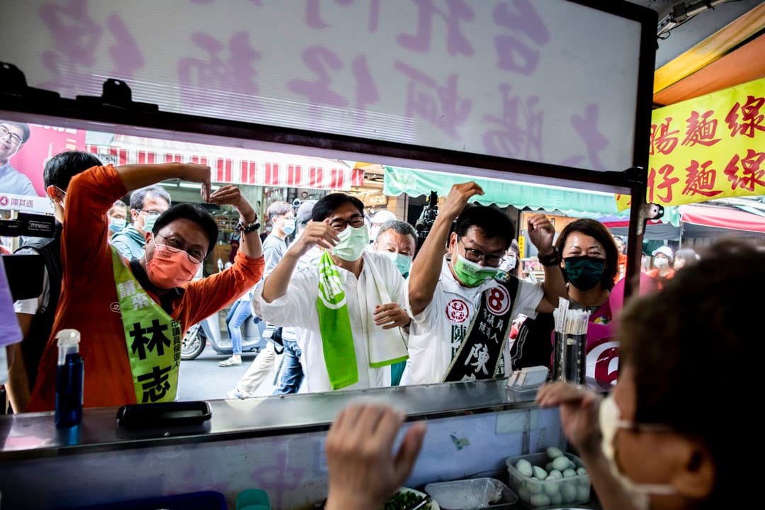 2022年11月23日，爭取連任的民進黨高雄市長陳其邁到岡山文賢市場拜票。