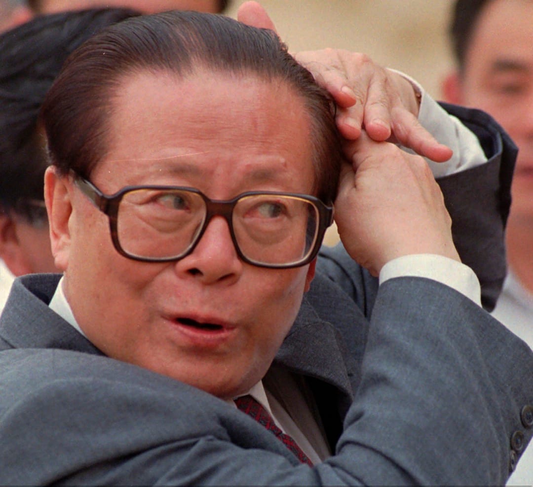 1996年5月14日,中國國家主席到訪埃及吉薩金字塔群。