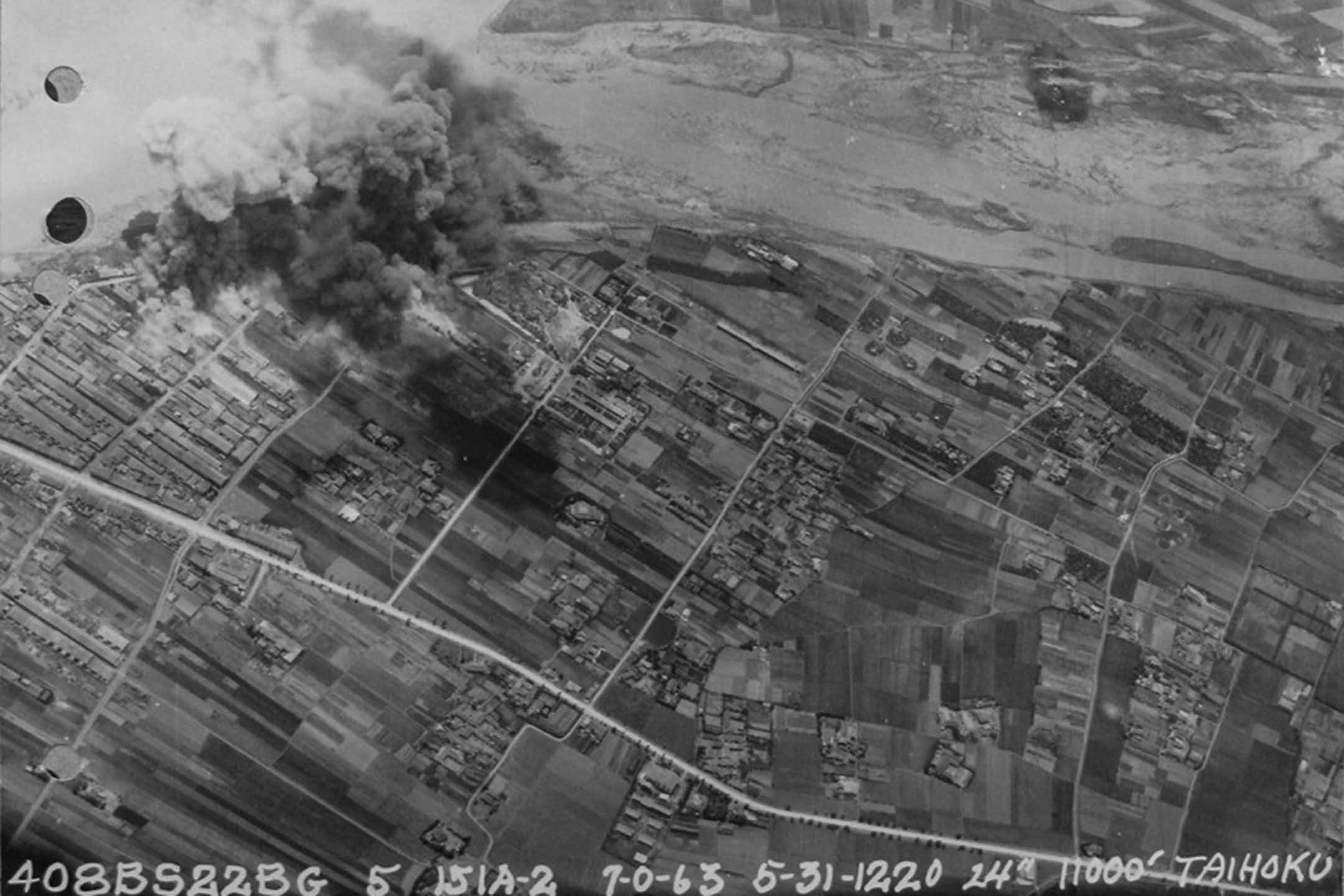 1945年5月31日，美國陸軍航空隊第22轟炸大隊408中隊的B-24高空轟炸台北市。