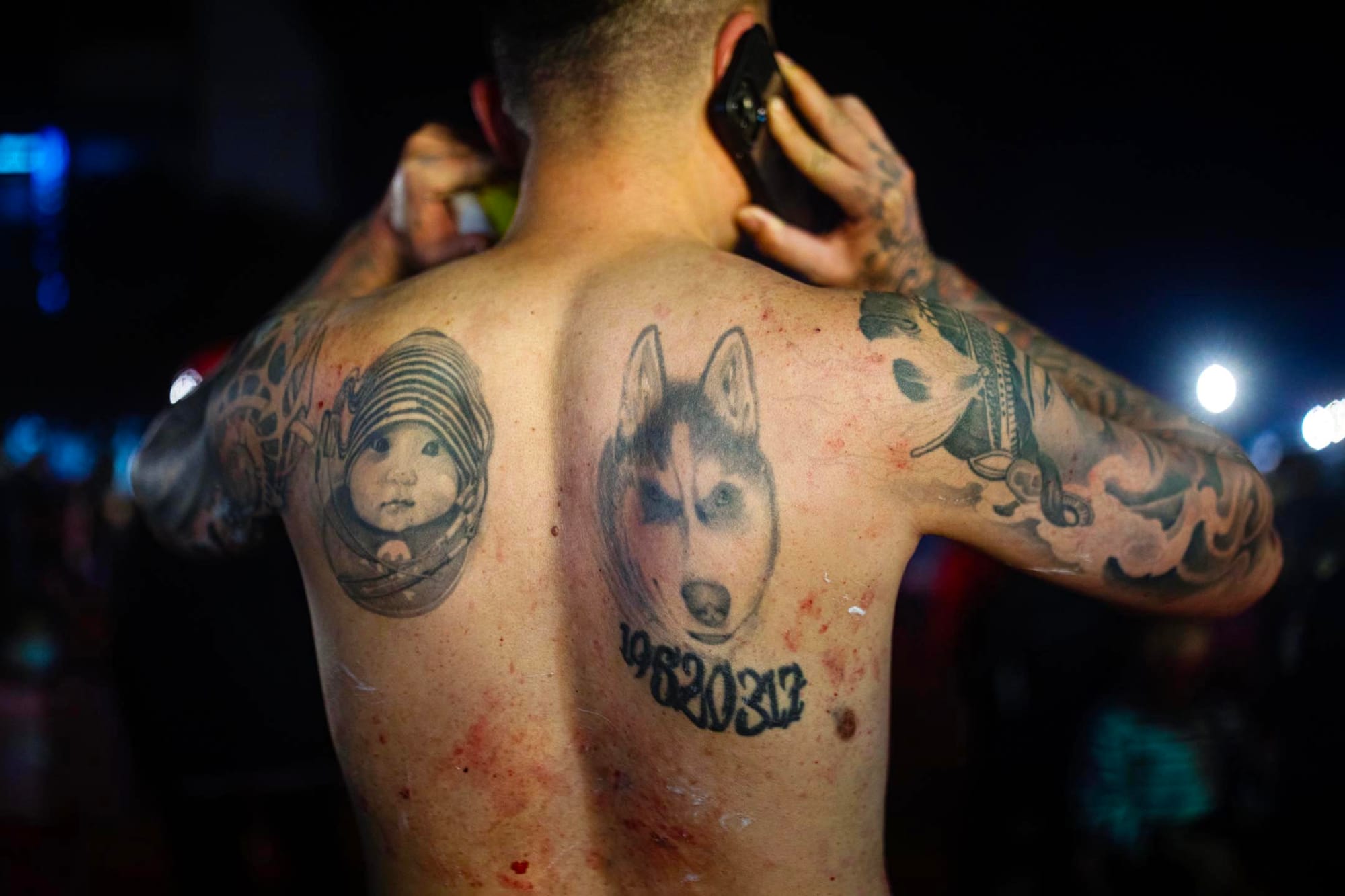 2023年2月5日，台東，一名肉身寒單背上佈滿傷痕。