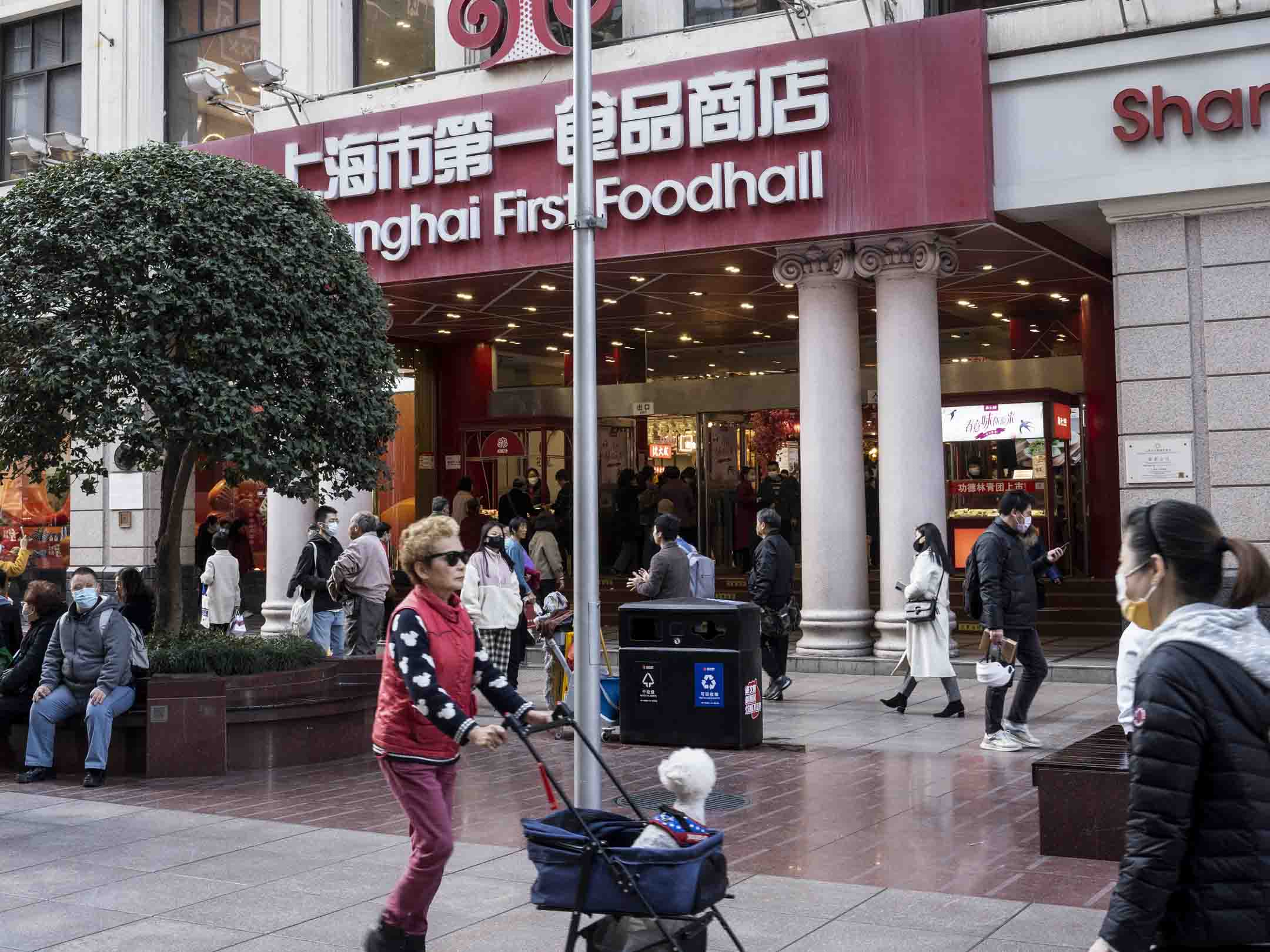 2023年3月13日,上海南京路步行街。