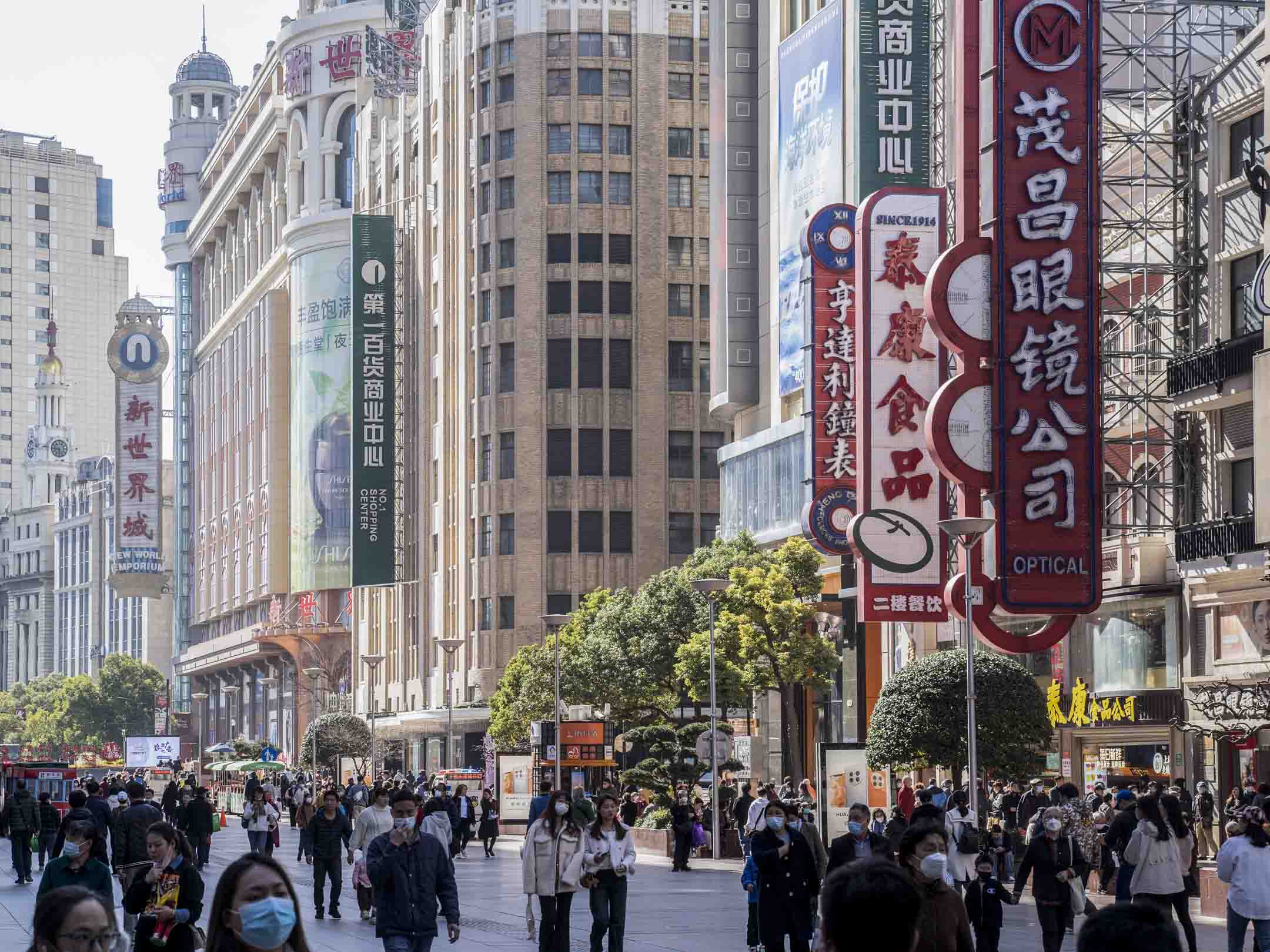 2023年3月13日,上海南京路步行街。