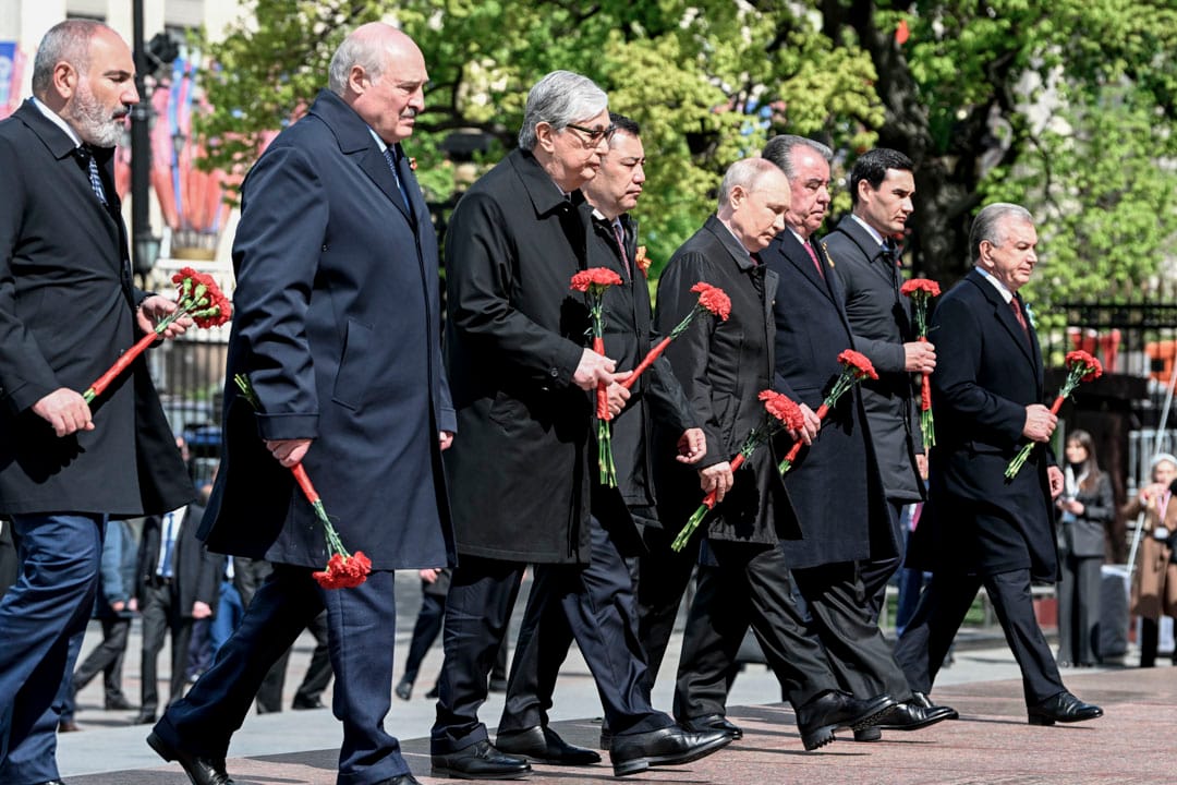 2023年5月9日，白俄羅斯總統盧卡申科出席俄羅斯莫斯科克里姆林宮牆舉行的勝利日獻花儀式。攝：Alexey Maishev, Sputnik, Kremlin Pool Photo via AP/達志影像