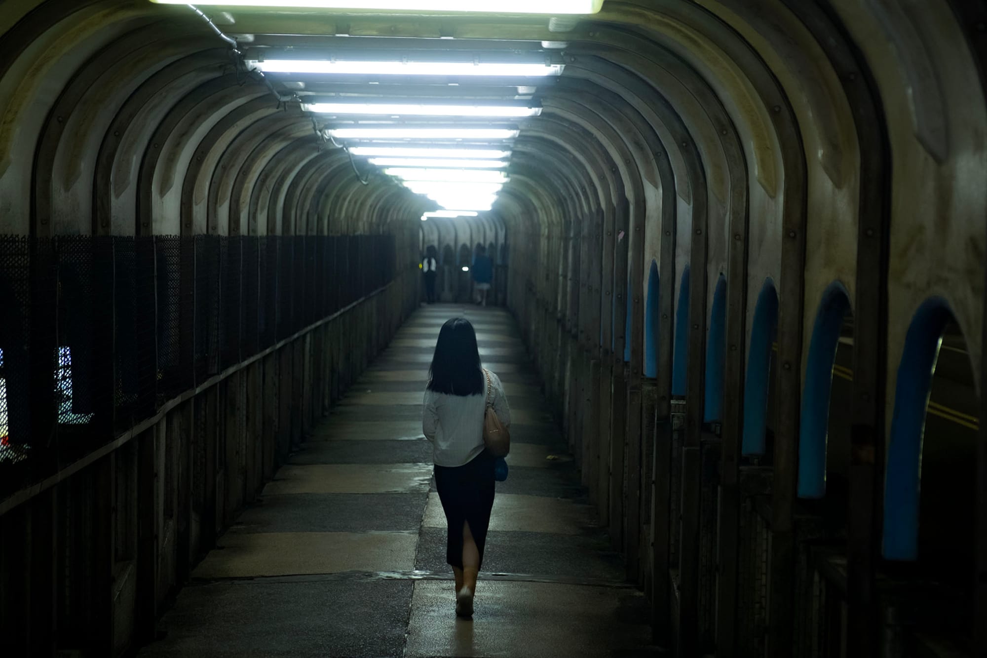 2023年6月15日,基隆的行人天桥。摄:陈焯𪸩/端传媒