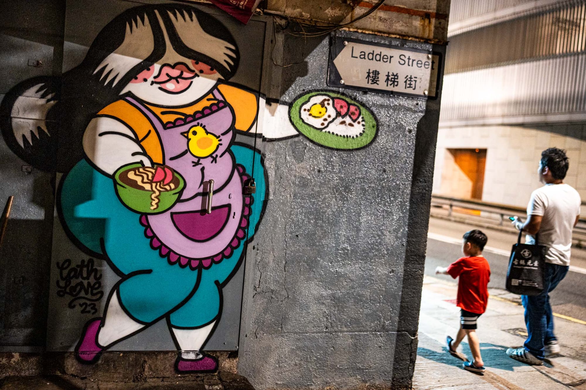 2023年8月27日，「輝煌快餐店」門外已換上新的壁畫。攝：Ryan Lai/端傳媒