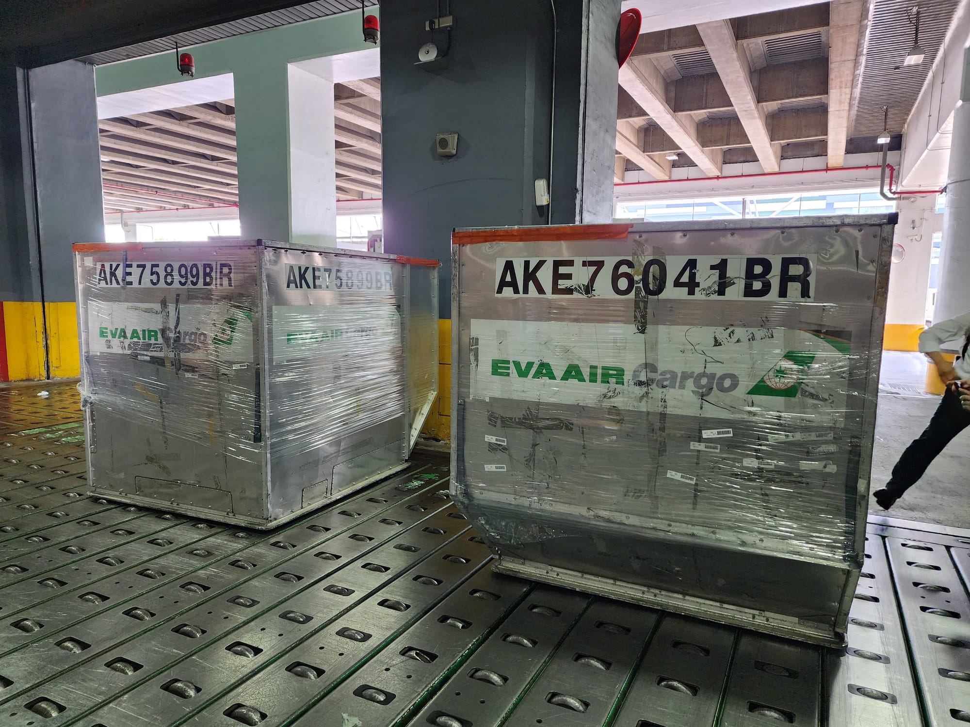 2023年9月14日,两蒋日记档案计59箱抵达桃园机场航空仓储站。图:国史馆提供