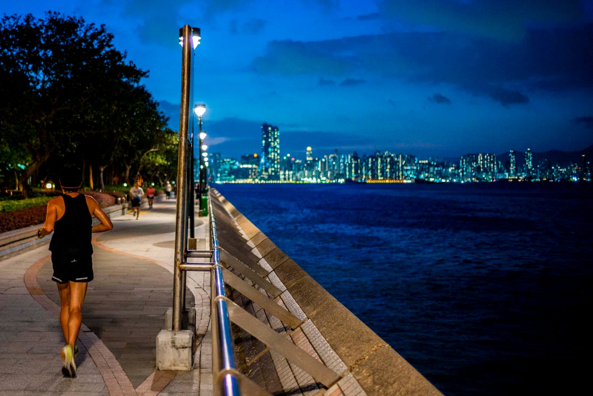 鲗鱼涌海滨长廊的跑步人士。摄：林振东/端传媒