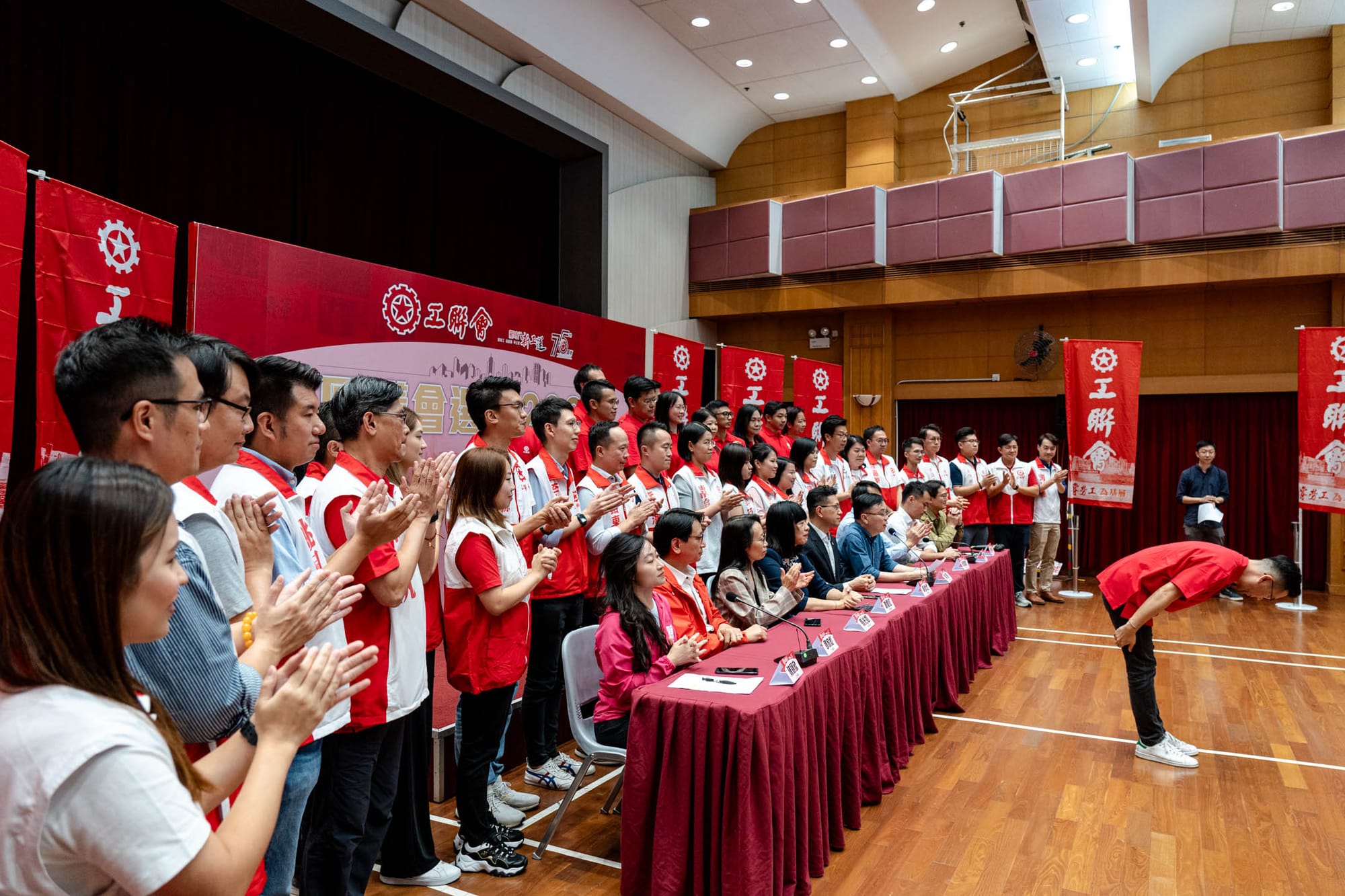 2023年10月16日，工聯會公布46人名單參選區議會。攝：Ryan Lai/端傳媒
