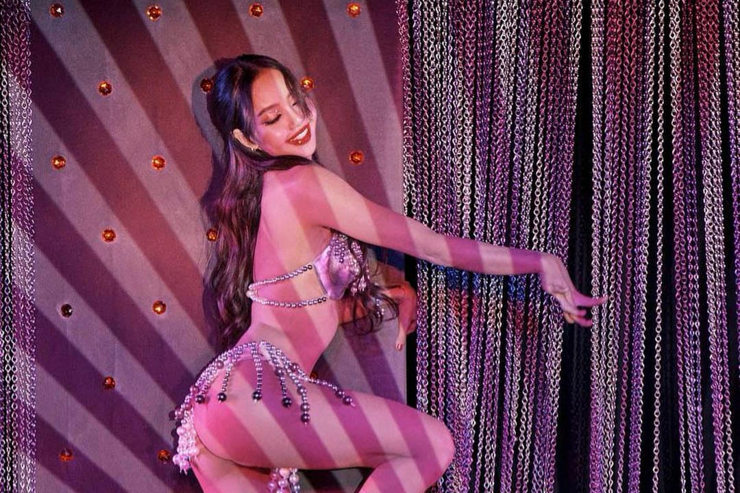 Lisa演出瘋馬騷的場內影像。網上圖片