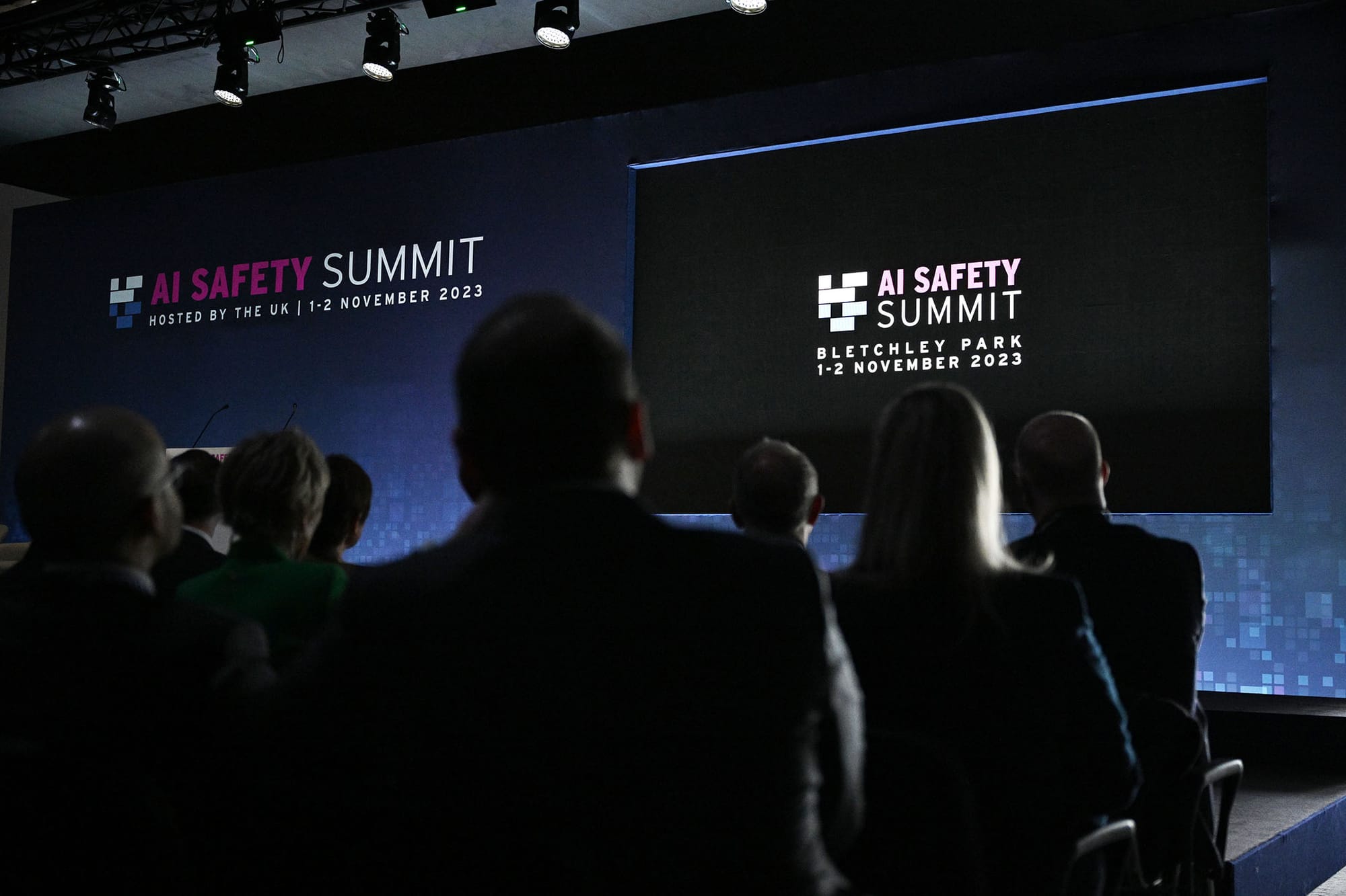 2023年11月1日，由英国政府召开的“人工智慧安全高峰会”。摄：Leon Neal/Getty Images