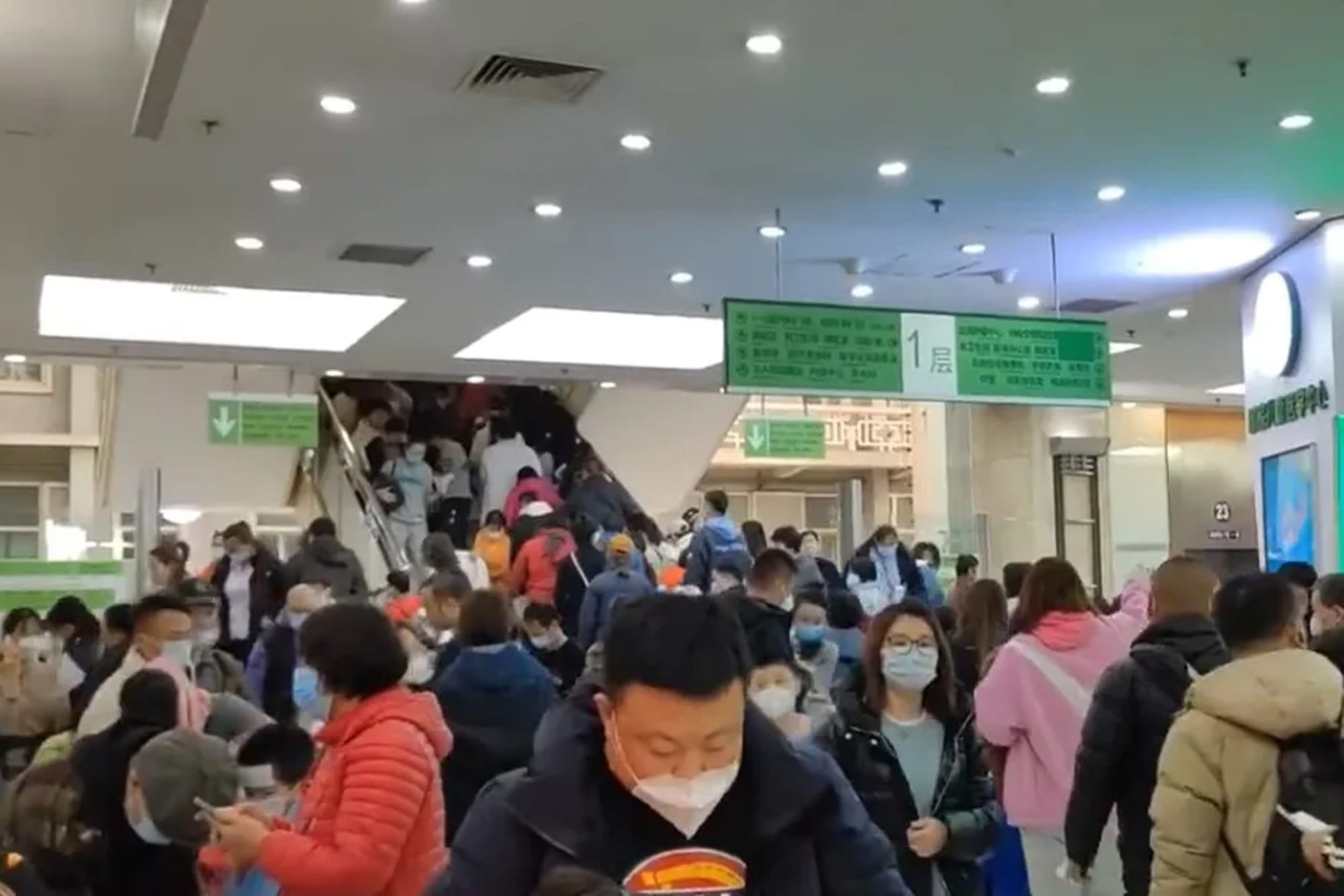 北京西二环的儿童医院。图:网上片段