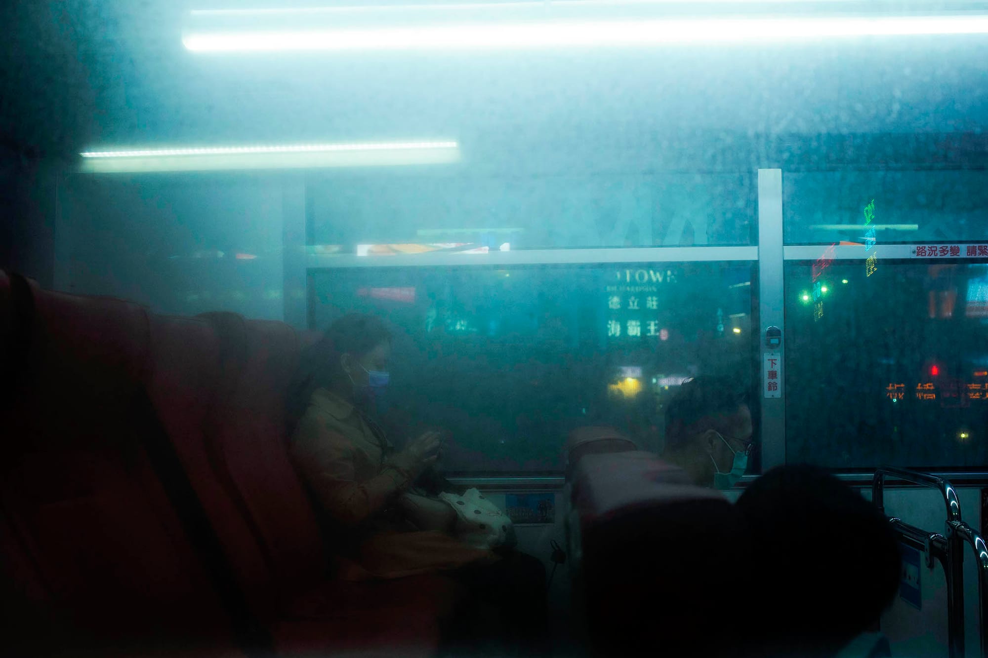 2022年10月22日,台北一輛公車。攝:陳焯輝/端傳媒