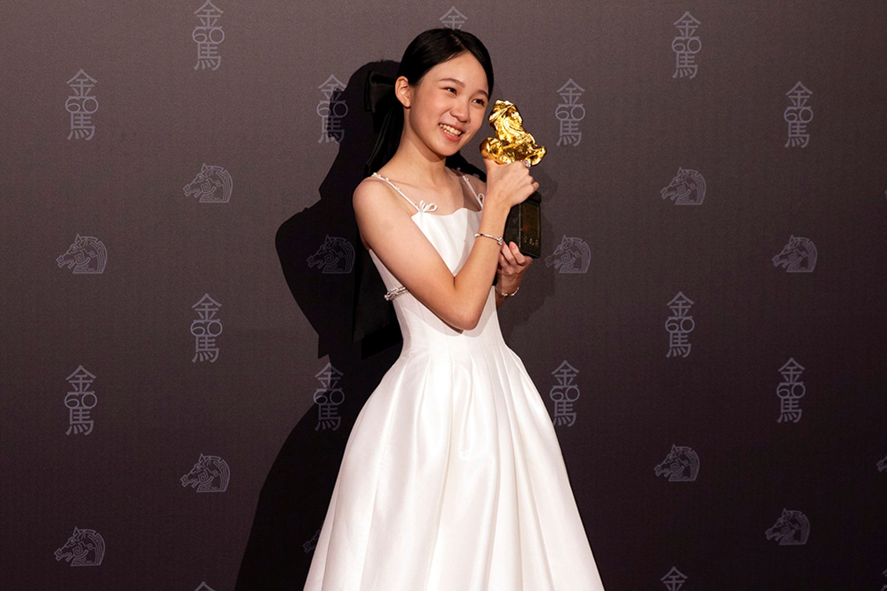 2023年11月25日，第60届金马奖颁奖典礼，《小晓》的林品彤获得最佳女主角。摄：陈焯輝/端传媒