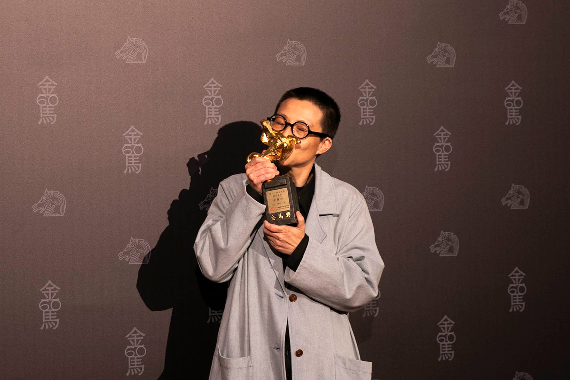 2023年11月25日，第60届金马奖颁奖典礼，余静萍以《（真）新的一天》获得最佳摄影。摄：陈焯輝/端传媒