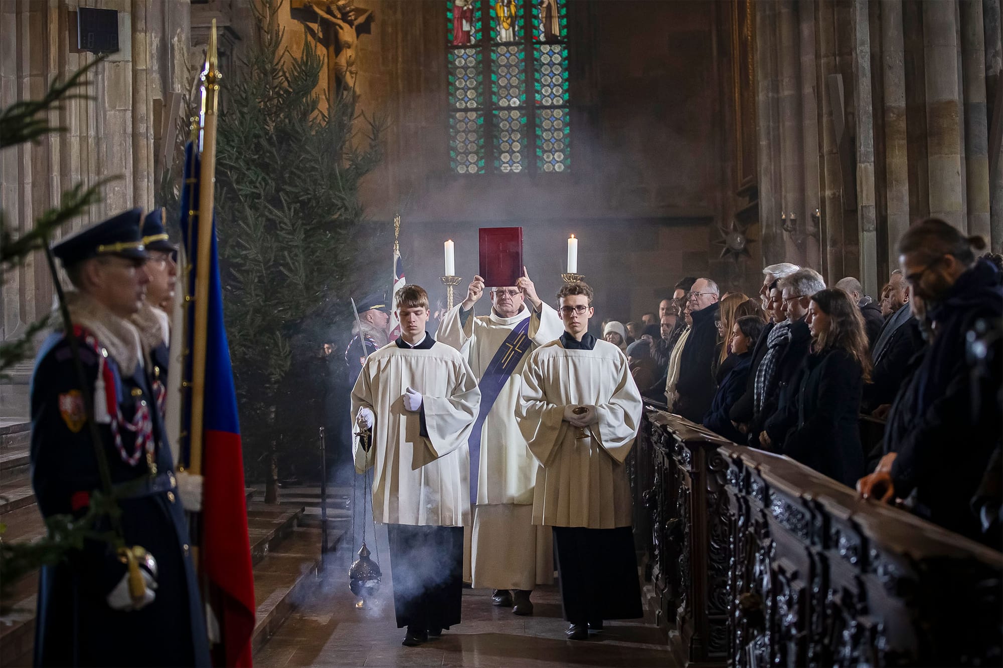 2023年12月23日，布拉格，聖維特大教堂舉行追悼會。攝：Gabriel Kuchta/Getty Images