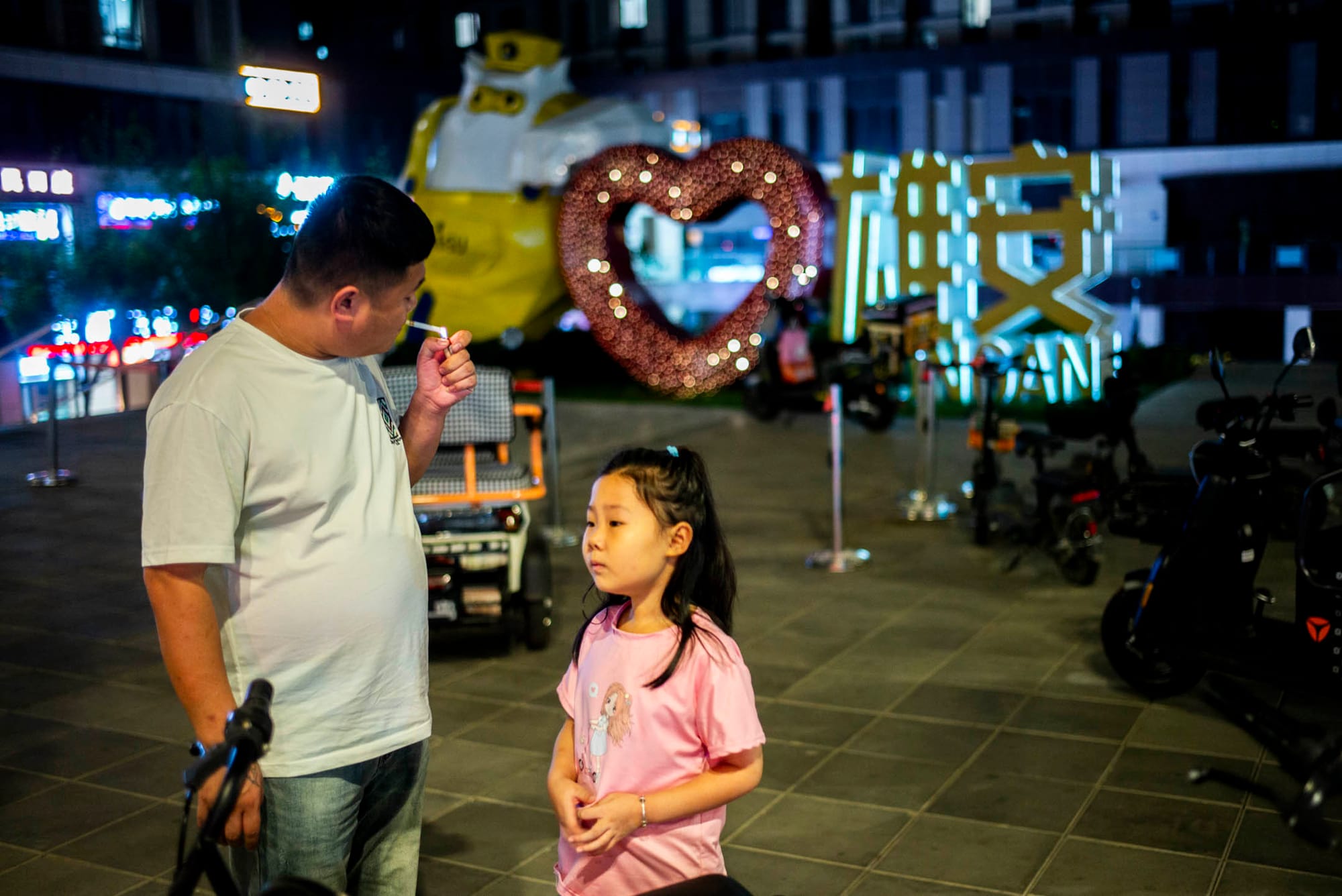 容西安置區的商場，人流疏落。攝：林文清/端傳媒