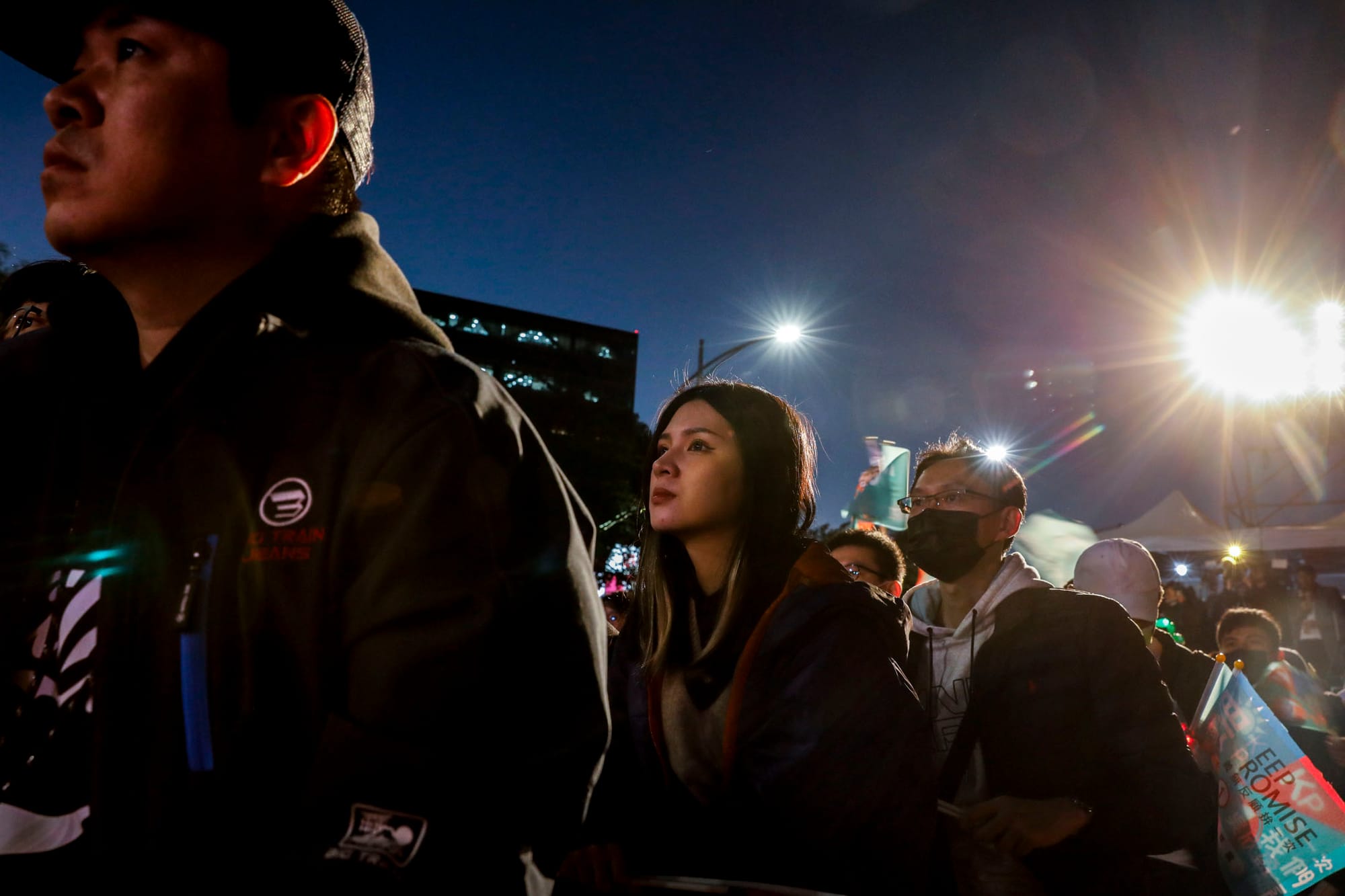 2024年1月13日,台湾大选开票,柯文哲竞选总部开票现场。摄:林振东/端传媒
